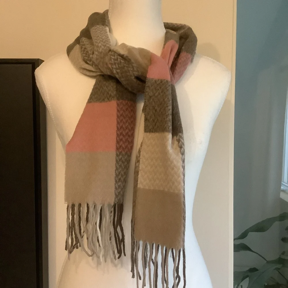 London Fog Cashmink Pink and Cream Scarf Made in Germany - Picture 6 of 12